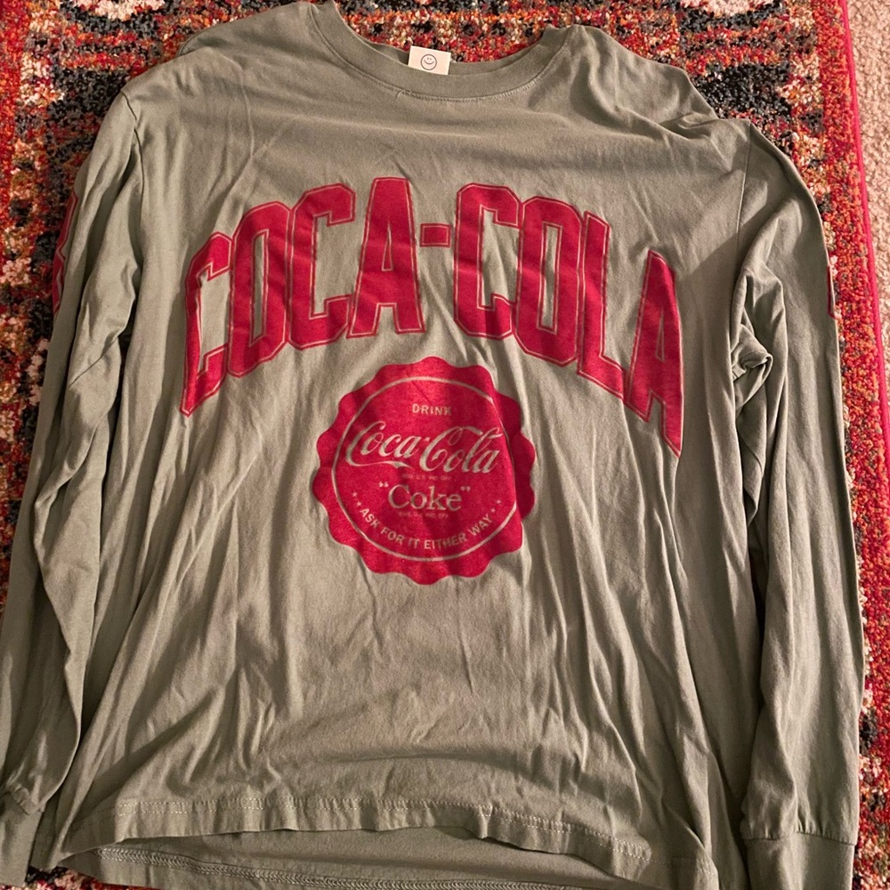 Womens Coca-Cola long sleeve shirt. Size L.
